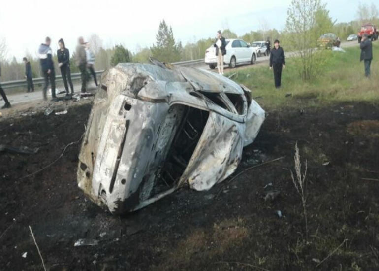 Tatarıstanda qəza zamanı avtomobil aşaraq yanıb, 2-si uşaq olmaqla 4 nəfər ölüb