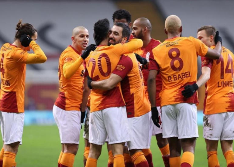 “Qalatasaray” 6 futbolçu ilə vidalaşıb, 1-ni transfer edib