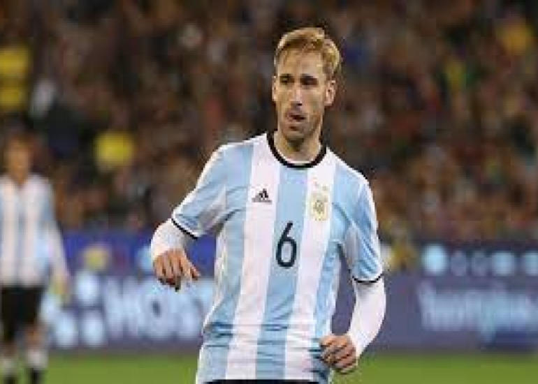 “Fənərbaxça” 35 yaşlı argentinalı futbolçunu transfer etmək istəyir