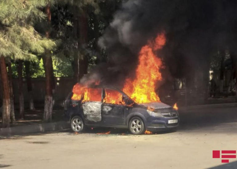 Biləsuvarda avtomobil yanıb