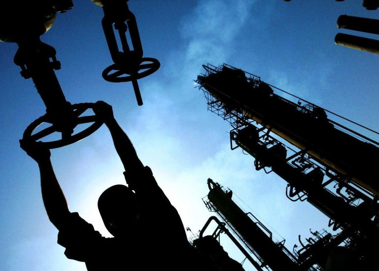 Rusiya neft hasilatını azaldıb, qaz istehsalını artırıb