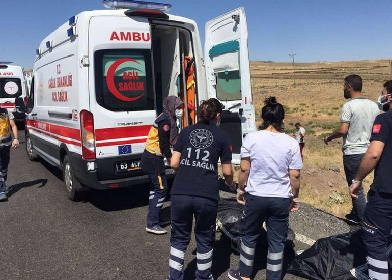 Türkiyədə avtomobil körpüdən aşıb, 5 nəfər ölüb