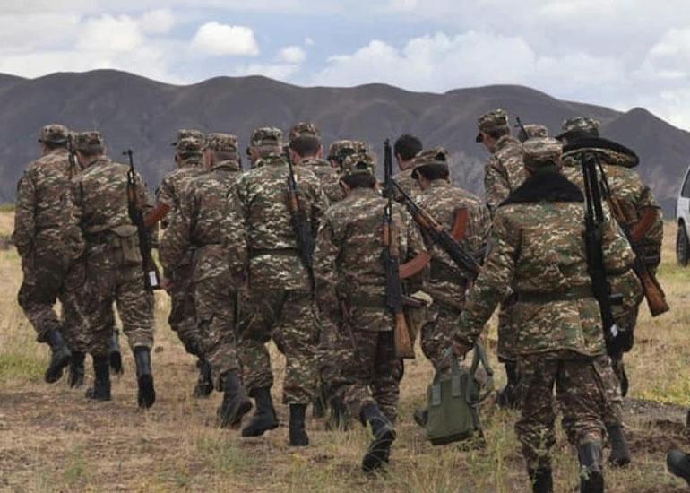 Ermənistanda iki hərbi hissənin komandirləri vəzifələrindən kənarlaşdırılıblar