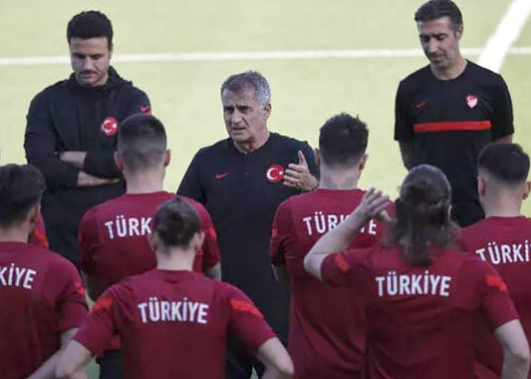 Türkiyəli futbolçular Bakıda dalaşıb