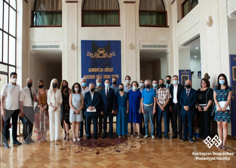 Mədəniyyət naziri tezliklə teatrların açılacağına ümid edir