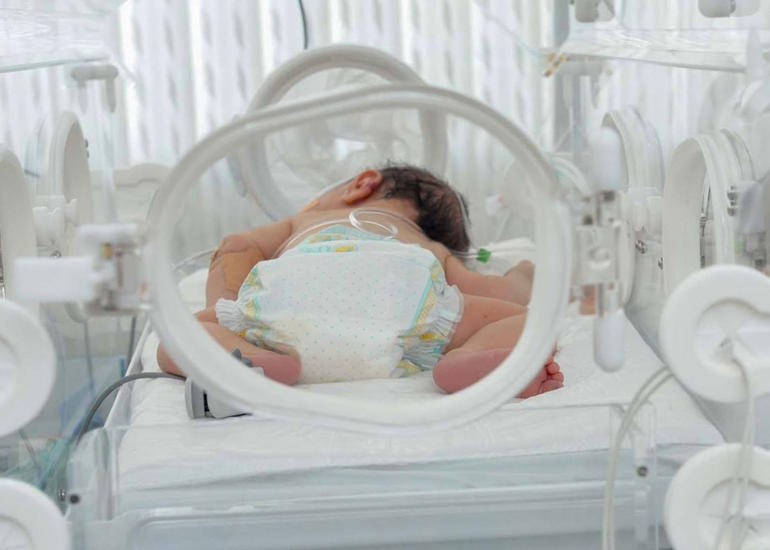 Sumqayıtda yeni doğulmuş qız uşağını zibil qabına atıblar