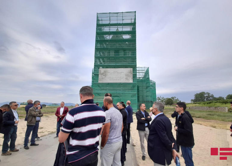 Xarici diplomatlar Şuşada Qazançı kilsəsində olublar