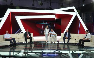 “Reket jurnalistlər Şəhid ailələrindən reportaj hazırlamaqda maraqlıdırlar” – “Çıxışa doğru”da MÜZAKİRƏ