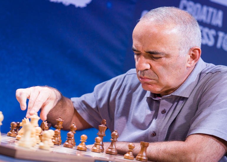 Şəhriyar Məmmədyarova uduzan Harri Kasparov uğursuzluğa görə üzr istəyib