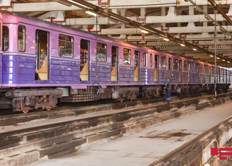 Bakı metrosu üçün istehsal olunan dörd qatar Bakıya çatdırılıb - FOTO