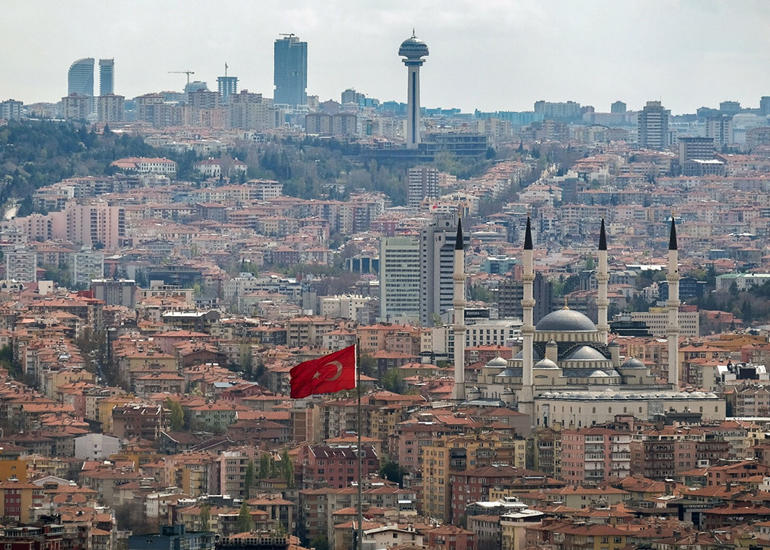 Türkiyə koronavirusa görə ölkəni yenidən "bağlaya" bilər