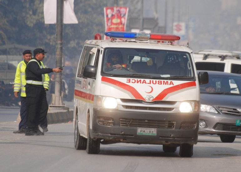 Pakistanda avtobusla yük maşınının toqquşması nəticəsində 27 nəfər ölüb