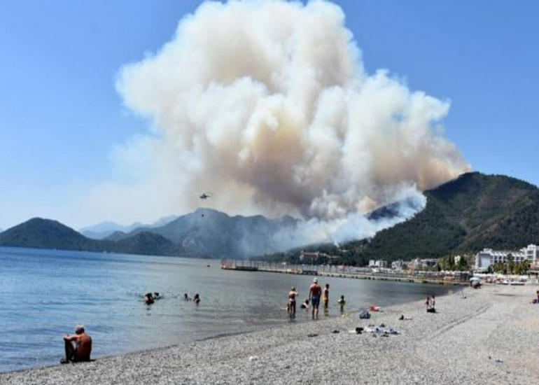 Türkiyənin Marmaris rayonunda yanğın baş verib