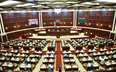 Milli Məclisin yaz sessiyasının ilk plenar iclası başladı