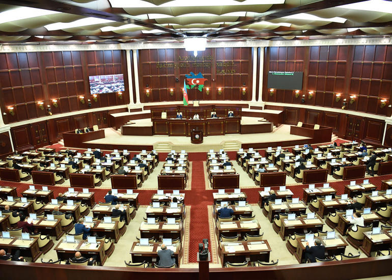 Milli Məclisin yaz sessiyasının ilk plenar iclası başladı