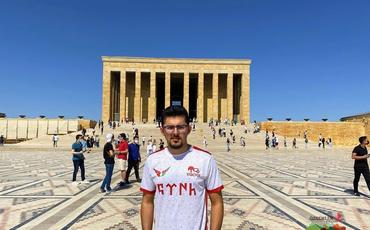 Güneyli veloyürüşçü Rəsulzadənin məzarını ziyarət edib