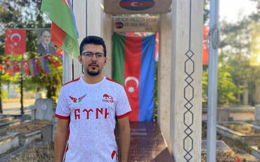 Güneyli veloyürüşçü Rəsulzadənin məzarını ziyarət edib