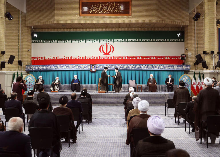 İranın yeni seçilən prezidenti səlahiyyətlərinin icrasına başlayıb
