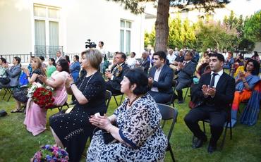 Hind Klinikasının baş həkimi mükafatlandırılıb