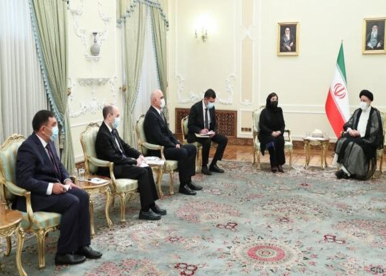 Sahibə Qafarova İran Prezidenti Rəisi ilə görüşüb