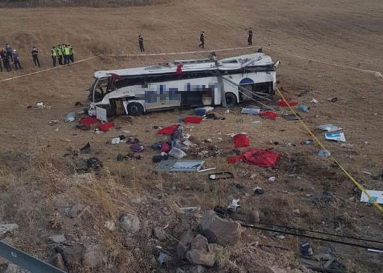 Türkiyədə sərnişin avtobusu qəzaya uğrayıb, 14 nəfər ölüb