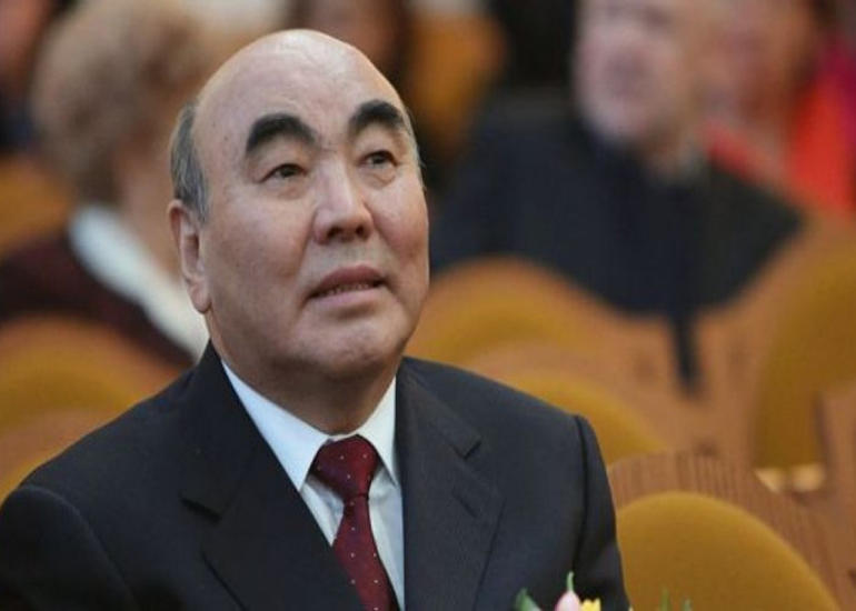 Əsgər Akayev Qırğızıstanı tərk edib