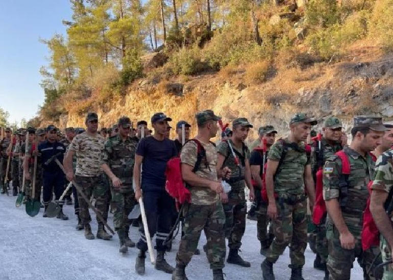 Türkiyə mediası azərbaycanlı yanğınsöndürənlərin fədakarlığından yazır