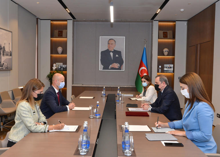 Ceyhun Bayramov UNICEF-in Azərbaycanda yeni nümayəndəsini qəbul edib