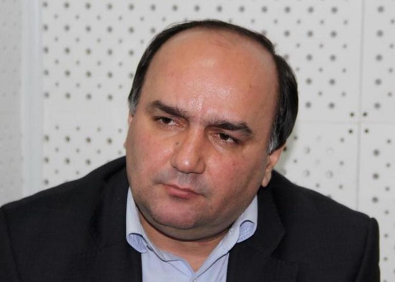 Fəxri Uğurlu: “İndi cəmiyyətin kitabla əlaqəsi itib”