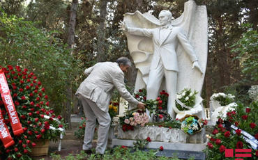 Müslüm Maqomayevin xatirəsi yad olunub