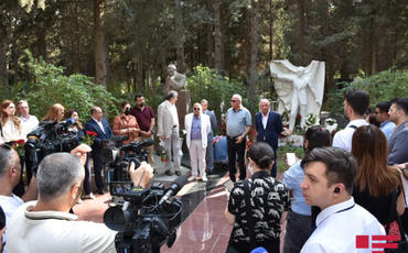 Müslüm Maqomayevin xatirəsi yad olunub