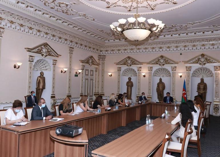 Diasporla İş üzrə Dövlət Komitəsində “Beynəlxalq Azərbaycanlı Xanımlar Klubu”nun  üzvləri ilə görüş keçirilib