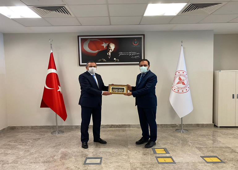 Ramin Bayramlı Türkiyədə "Turkovac” peyvəndinin 3-cü faza tədqiqatları ilə bağlı məsləhətləşmələr aparıb