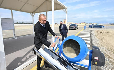 Prezident Sumqayıtda güzəştli mənzil layihəsinin növbəti yaşayış kompleksinin təməlini qoyub