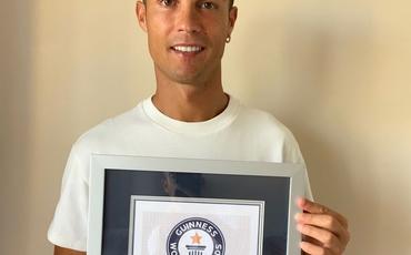Kriştiano Ronaldo Ginnesin rekordları kitabına düşüb