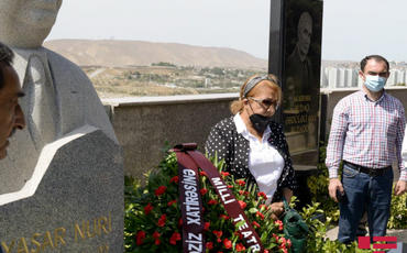 Xalq artisti Yaşar Nurinin məzarı ziyarət olunub