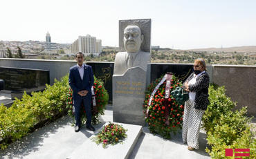 Xalq artisti Yaşar Nurinin məzarı ziyarət olunub