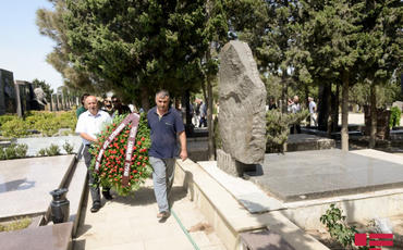 Xalq artisti Yaşar Nurinin məzarı ziyarət olunub