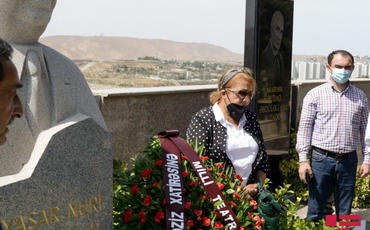 Xalq artisti Yaşar Nurinin məzarı ziyarət olunub