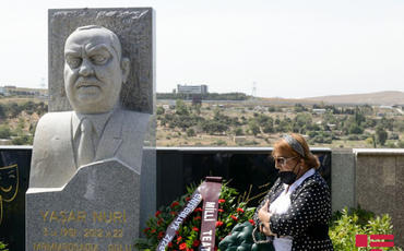 Xalq artisti Yaşar Nurinin məzarı ziyarət olunub