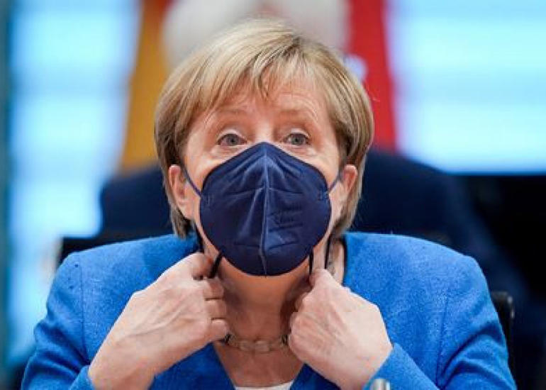 Angela Merkel ilk dəfə özünü feminist adlandırıb
