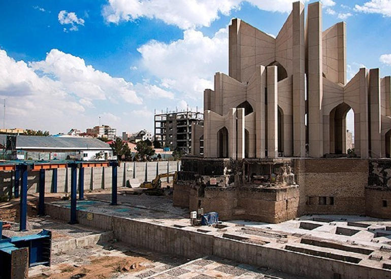 "Şairlər Məqbərəsi"ndə abadlıq işləri yarımçıq qalıb- Təbriz Şəhər Şurasının üzvü məsul qurumları günahlandırdı