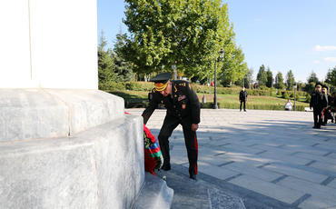 Azərbaycan Ordusunun Baş Qərargah rəisi Ankarada Heydər Əliyev Parkını ziyarət edib