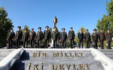 Azərbaycan Ordusunun Baş Qərargah rəisi Ankarada Heydər Əliyev Parkını ziyarət edib