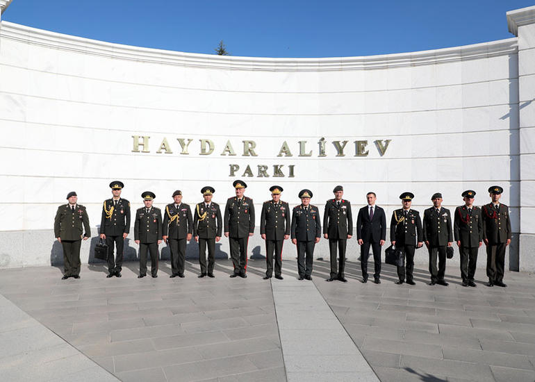 Azərbaycan Ordusunun Baş Qərargah rəisi Ankarada Heydər Əliyev Parkını ziyarət edib