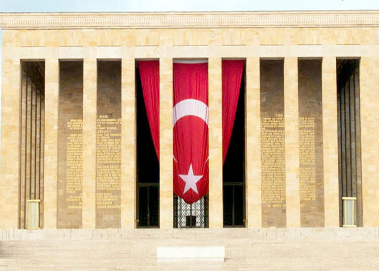Azərbaycan Ordusunun Baş Qərargah rəisi Anıtqəbiri ziyarət edib