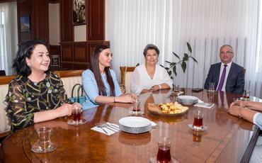 Şimali Kiprin Bakıdakı Təmsilçiliyinin rəhbəri sahibkar xanımlarla görüşdü