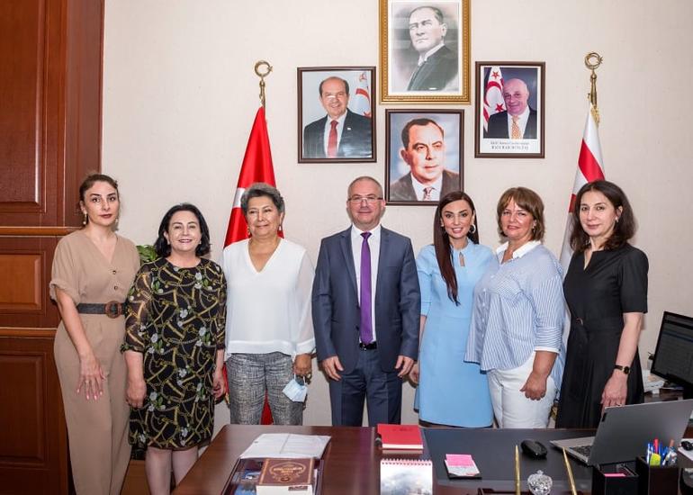 Şimali Kiprin Bakıdakı Təmsilçiliyinin rəhbəri sahibkar xanımlarla görüşdü