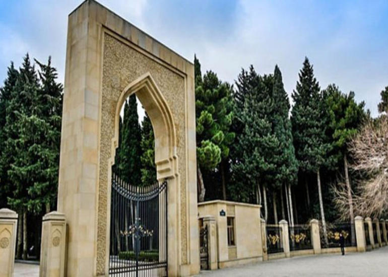 İƏT Ombudsmanlar Assosiasiyasının nümayəndə heyəti Fəxri xiyabanı ziyarət edib