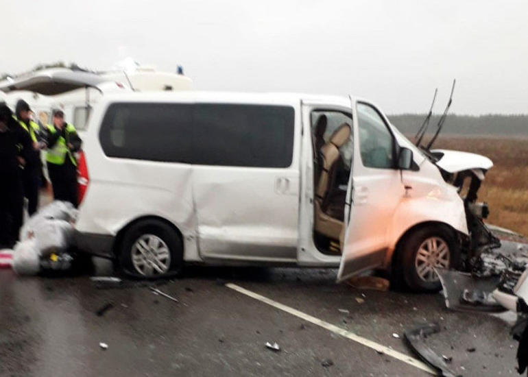 Rusiyada mikroavtobus aşıb, 2 nəfər ölüb, 10 nəfər yaralanıb